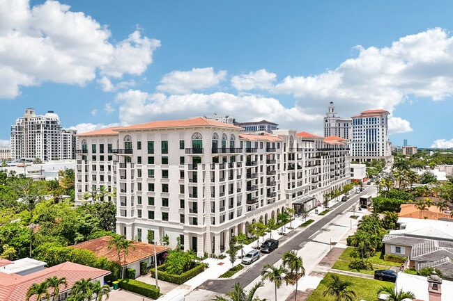 Building Photo - Alexan Roxy