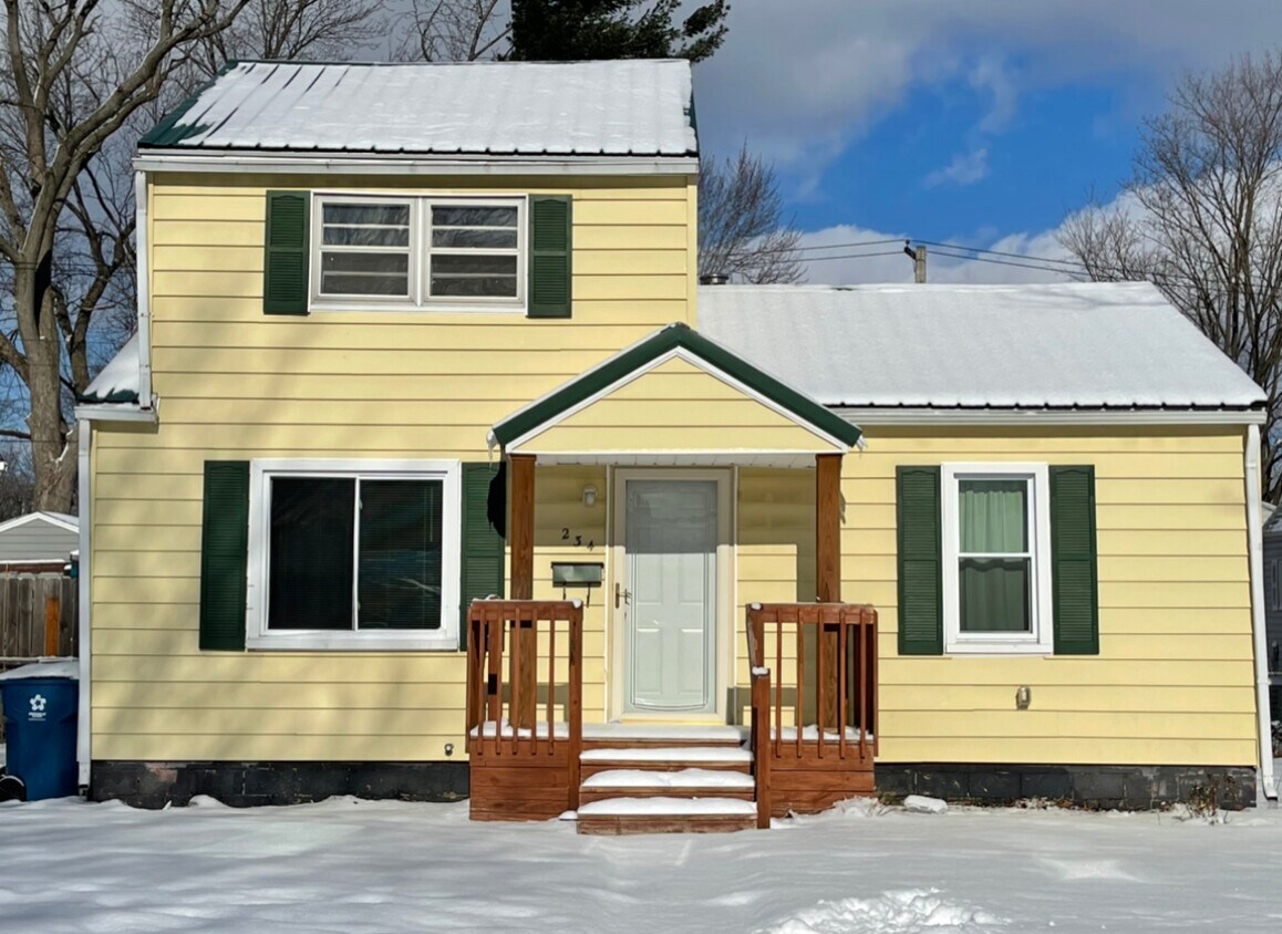 Primary Photo - 234 E Lowell Ave