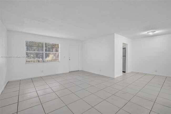Foto del edificio - 4160 NW 21st St