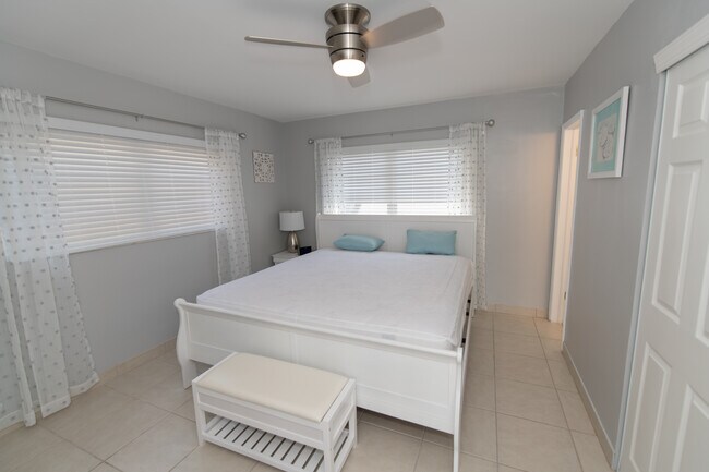 Foto del edificio - 605 N Riverside Dr