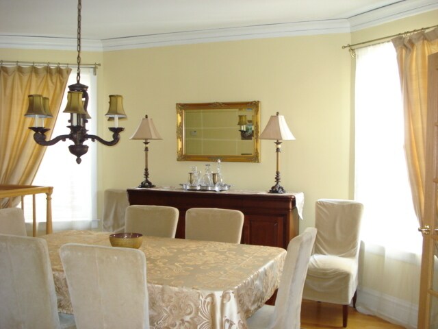 seperate dining room - 2521 W Ainslie St