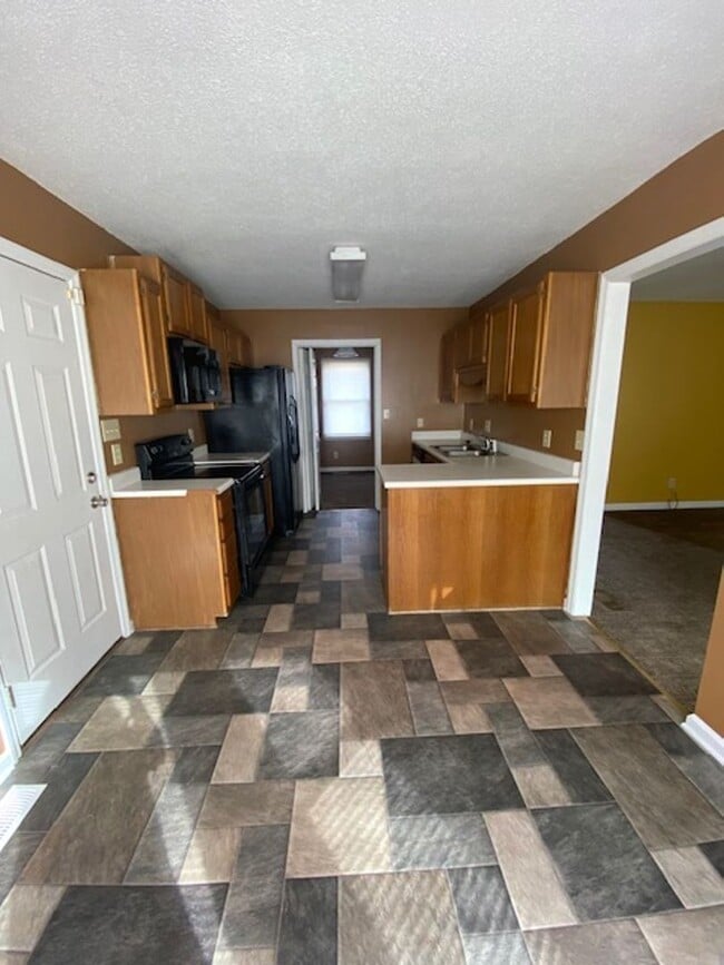 Building Photo - 1351 Butterwood~ Farmington