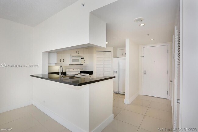 Foto del edificio - 1 br, 1.5 bath Condo - 701 Brickell Key Bl...