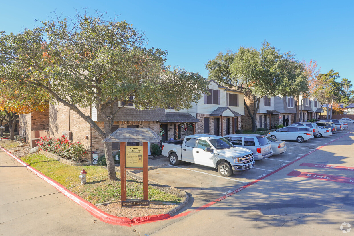 Primary Photo - Round Rock Townhomes