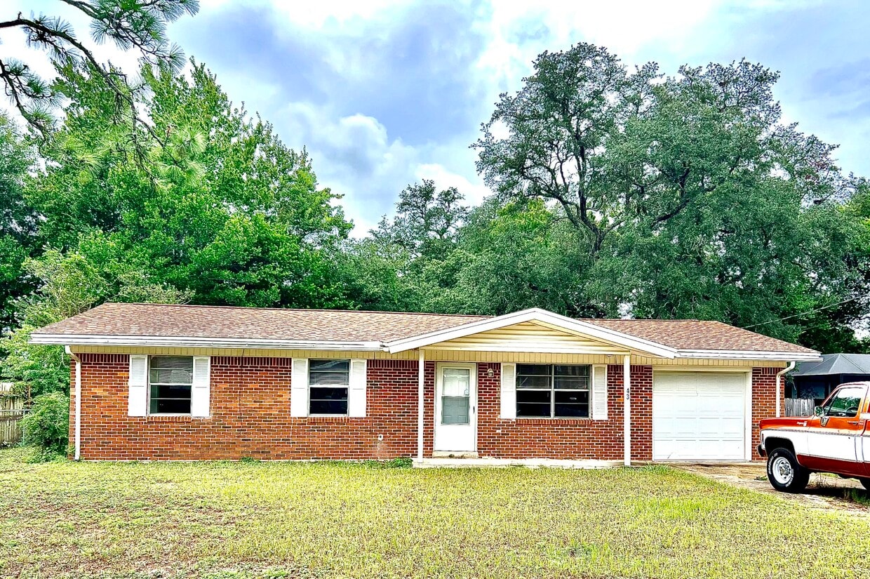 43 Oak Ln, Shalimar, FL 32579 House Rental in Shalimar, FL