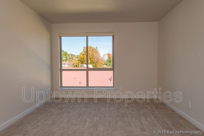 Foto del edificio - 5885 S Macadam Ave