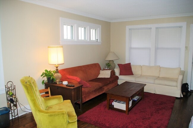 Building Photo - Clean, Efficient, recently renovated 3 Bed...