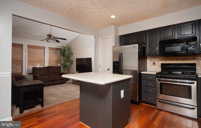 Building Photo - 2528 Summers Ridge Dr