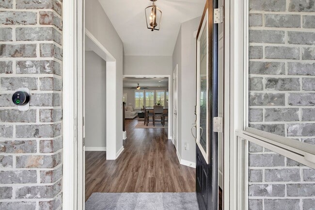 Building Photo - Savannah Quarters!