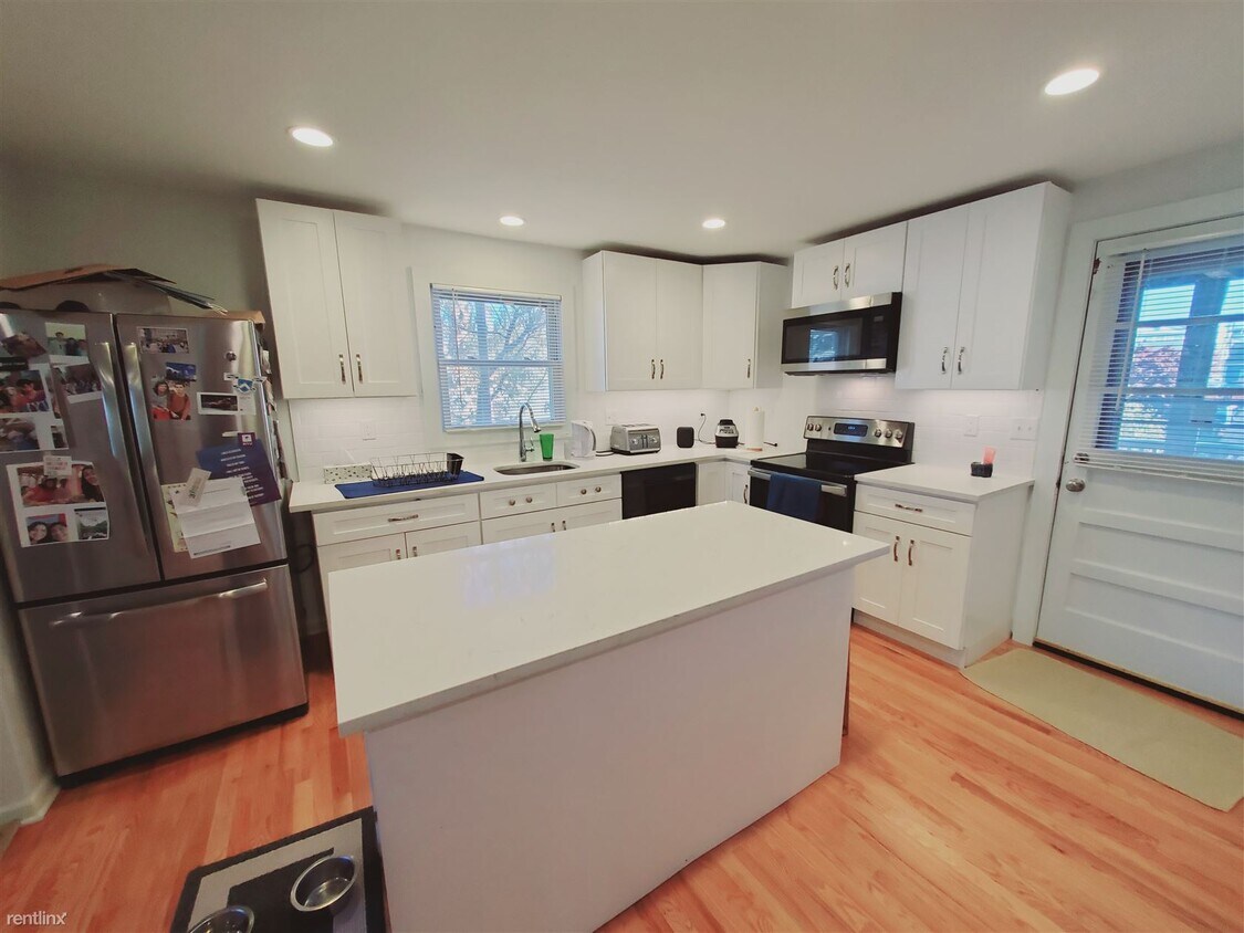 3 br, 2.5 bath Condo 39 Keith St Unit 1 Condo for Rent in Stamford