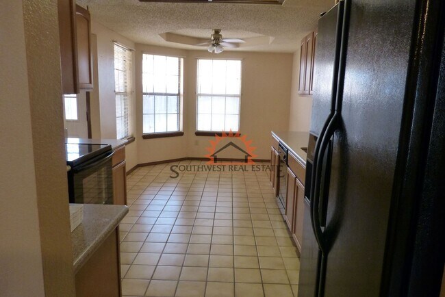Foto del edificio - Lovely 3 bedroom 2 bathroom brick home wit...