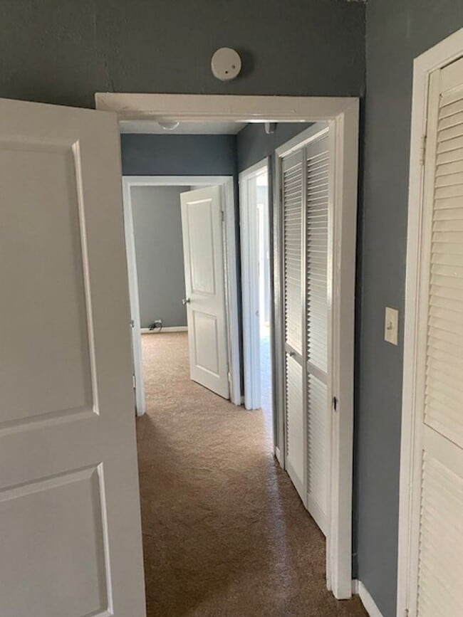 Building Photo - 2 BED 1 BATH HOUSE FOR LEASE