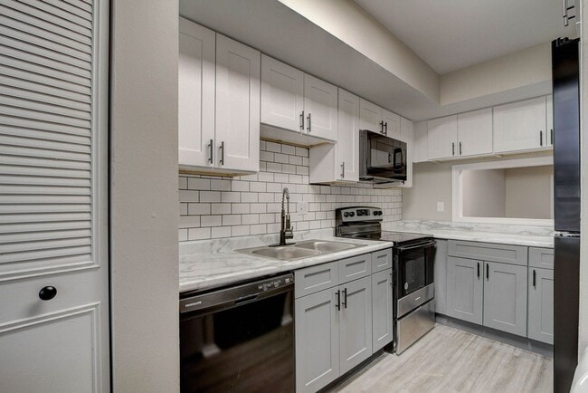 Building Photo - The Grove on 79th