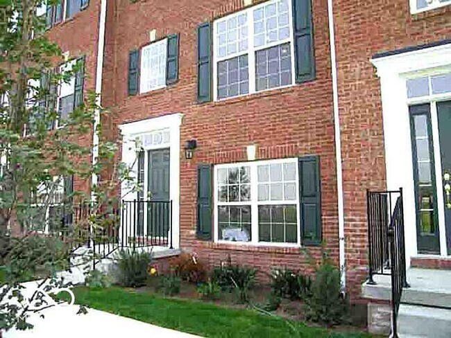 Foto del edificio - 3540 N Golden Gate Dr