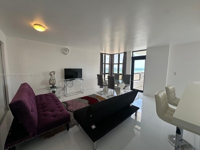 Building Photo - 2555 Collins Ave