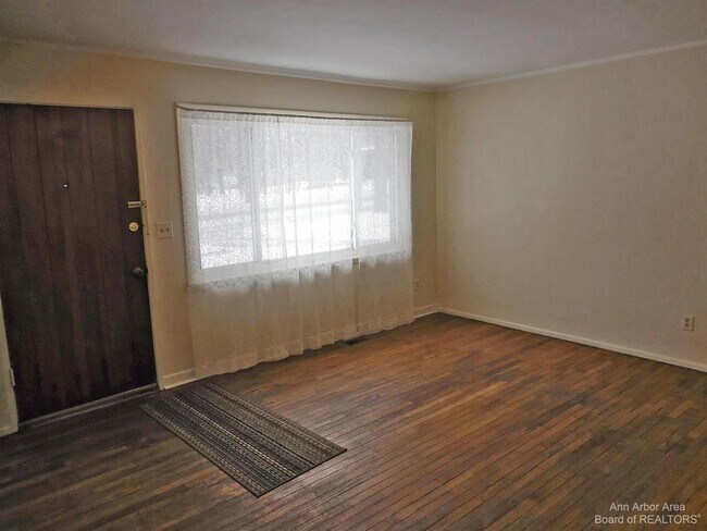Building Photo - 2221 Miller Ave