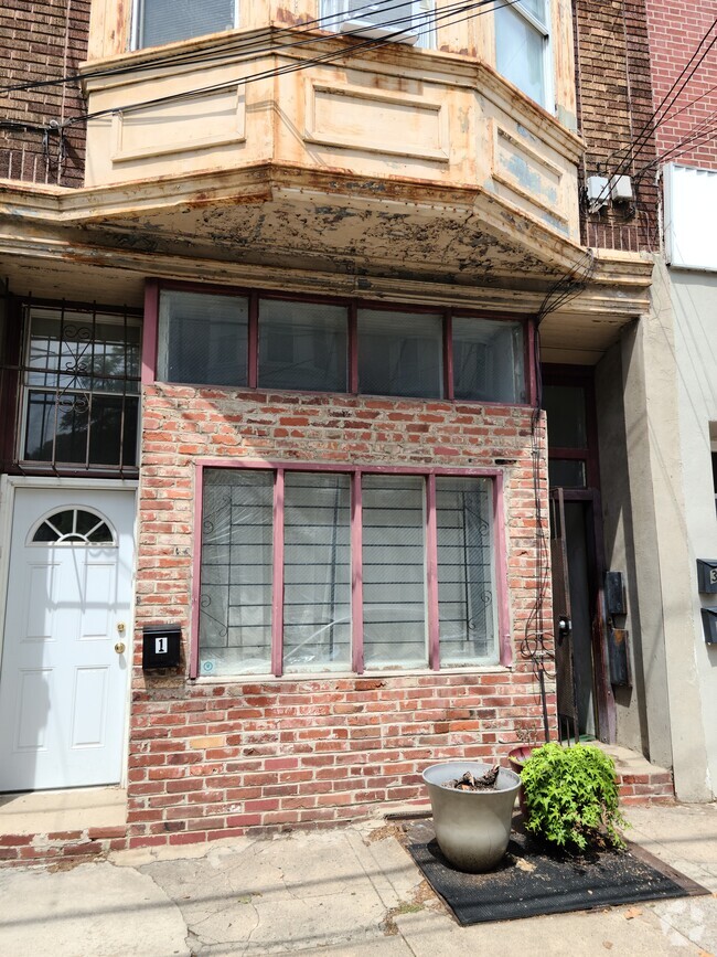 Building Photo - 810 S 4th St