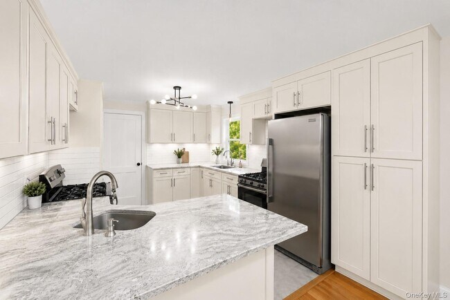 Foto del edificio - 249 Ridge Rd