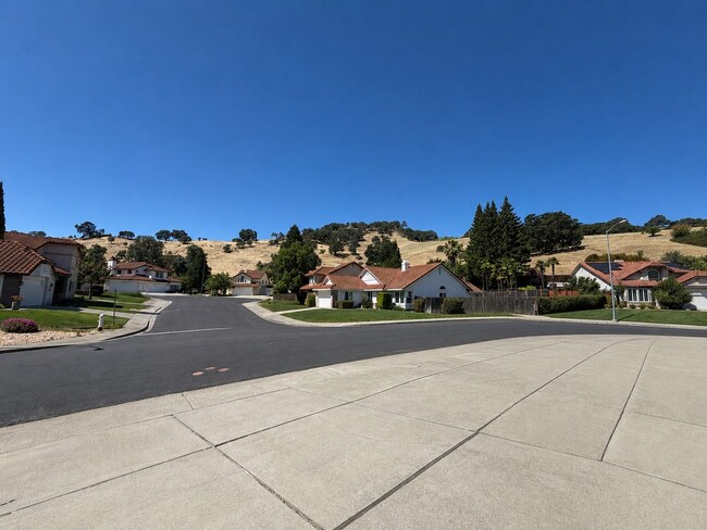 Building Photo - 742 Rambleton Dr