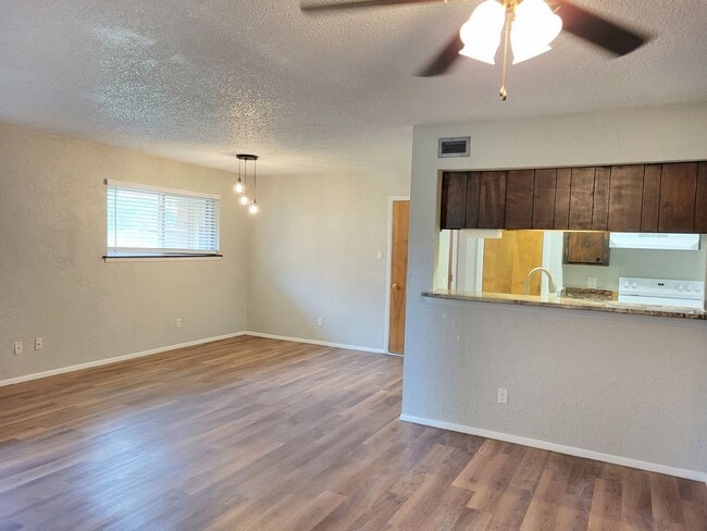 Building Photo - COLONIAL PARK CONDO