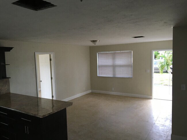 Building Photo - 4440 NW 34th St