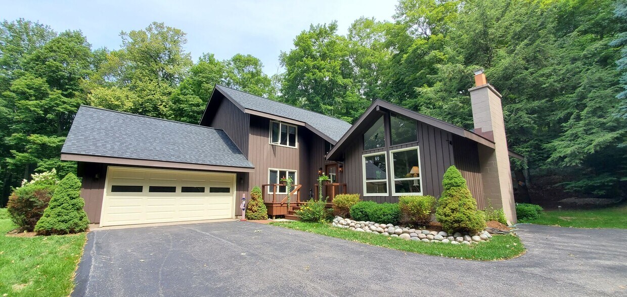 Primary Photo - Furnished Rental 4 Bedrooms in Beulah