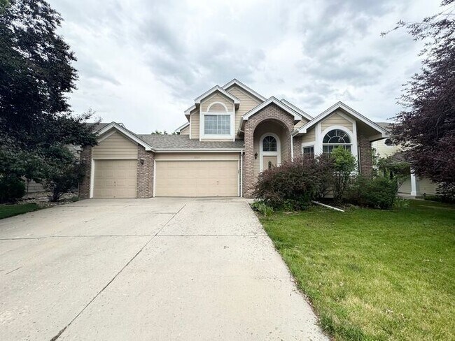 Foto del edificio - Stunning 4 Bedroom, 3.5 Bath with 3 car attached garage Home in Paragon Estates in Fort Collins, CO