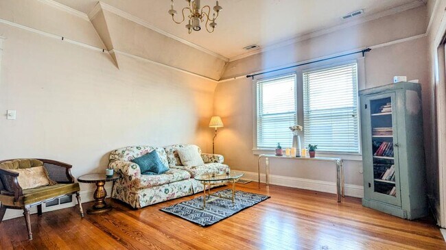Building Photo - 2 bedroom in Chicago IL 60618
