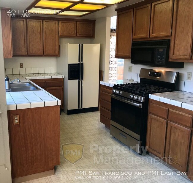 Building Photo - Spacious House 3bd / 2.5ba