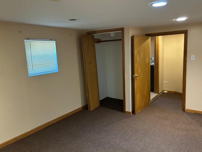 Building Photo - 715 S Oak Park Ave