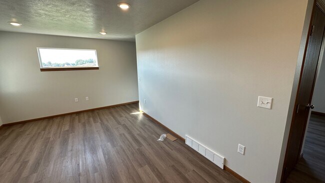 Building Photo - 5704 E Hitching Pl