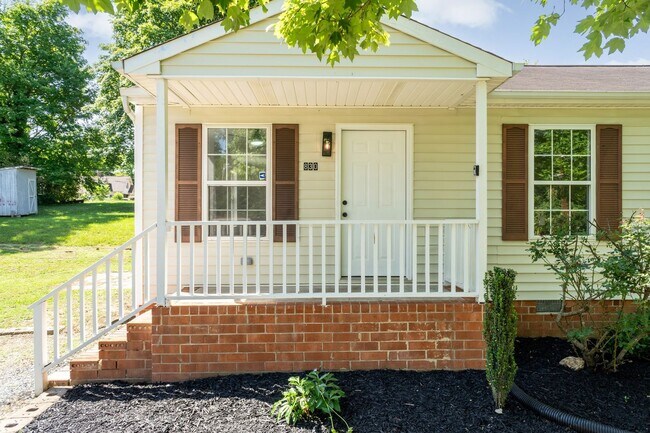 Foto del edificio - Three Bedroom Home Move in ready!