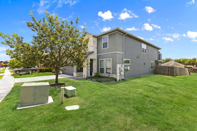 Building Photo - 10106 Macarthur Way