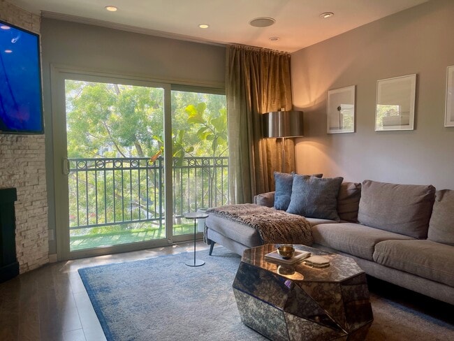 Building Photo - 141 S Clark Dr