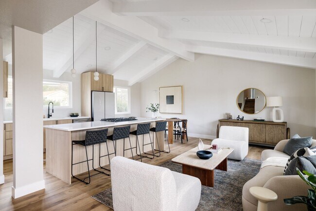 Foto del edificio - 6472 W Brittany Pl