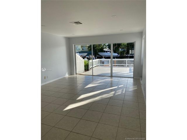 Foto del edificio - 2728 NE 14th St