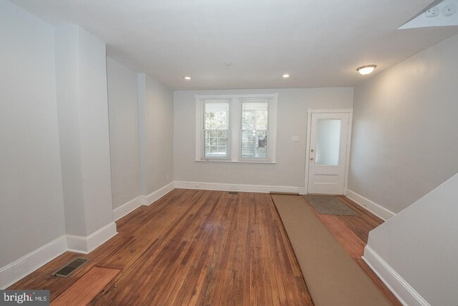 Foto del edificio - 746 E Railroad Ave