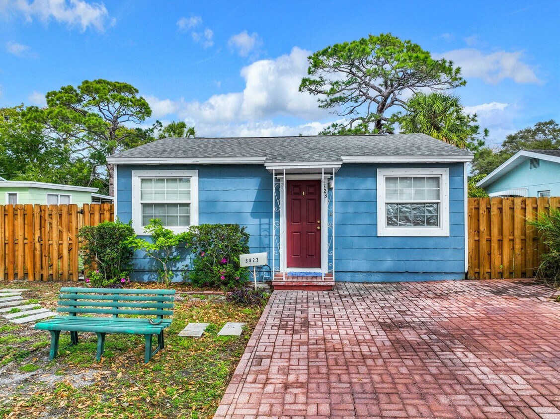Primary Photo - Beautifully remodeled, 1,332-square foot 3...