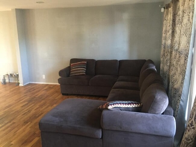 Foto del edificio - 2308 Maple Ln