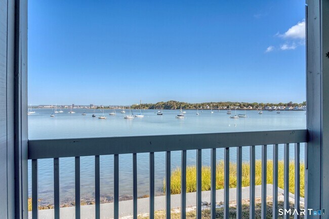 Foto del edificio - 86 Cove St
