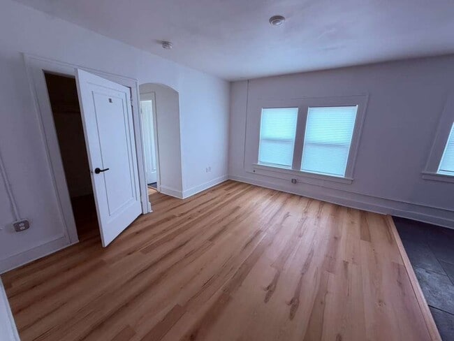 Building Photo - 1384 W 83rd St