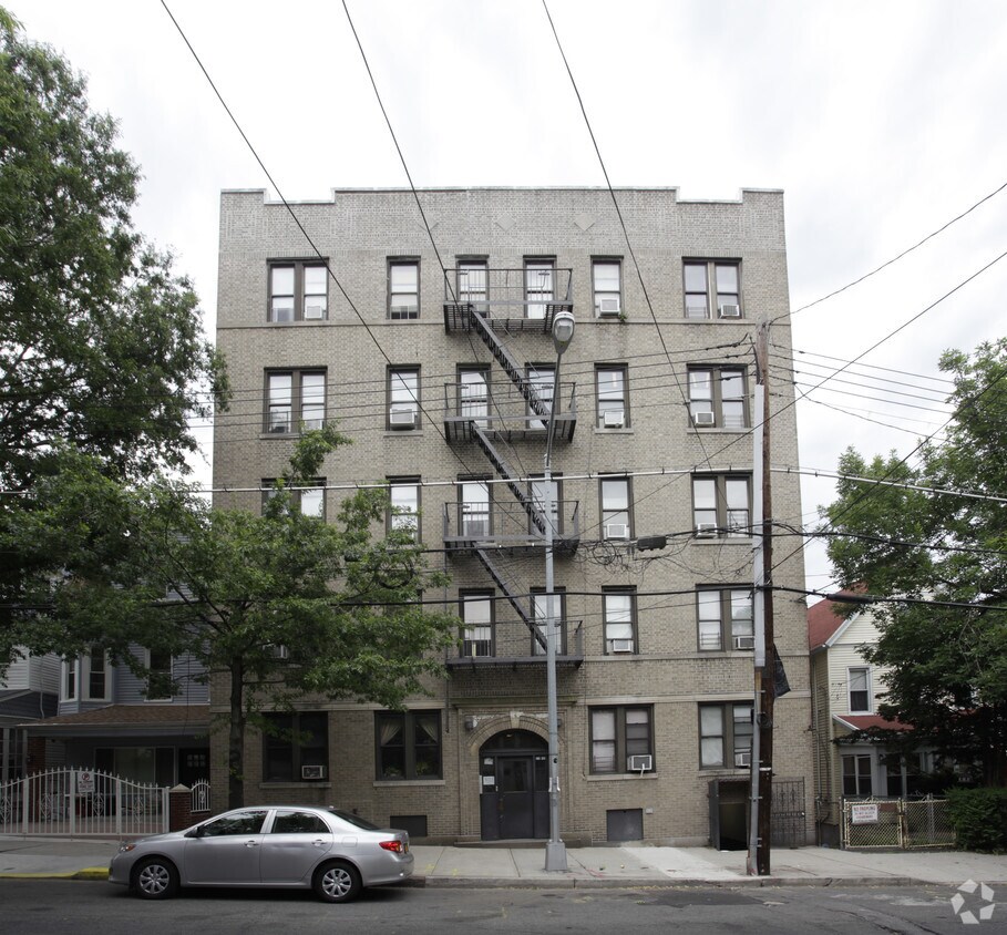 Building Photo - 43-45 Adrian Ave