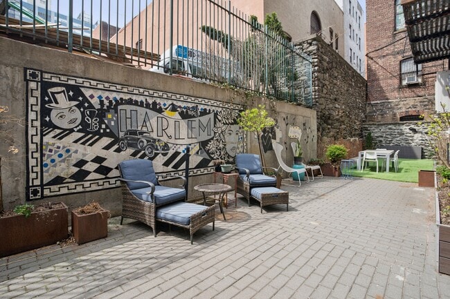 Foto del edificio - 48 W 138th St