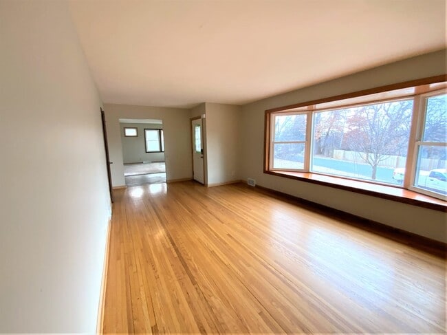 Building Photo - 6069 Woody Ln NE
