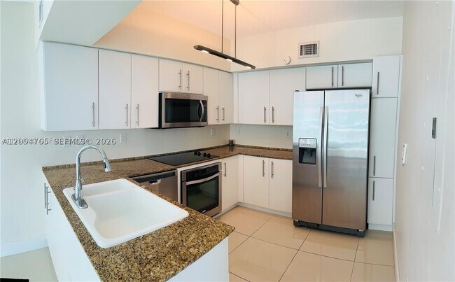 Foto del edificio - 3370 NE 190th St