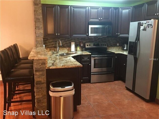 Building Photo - 2 br, 1 bath House - 6052 Westgate Dr. #103
