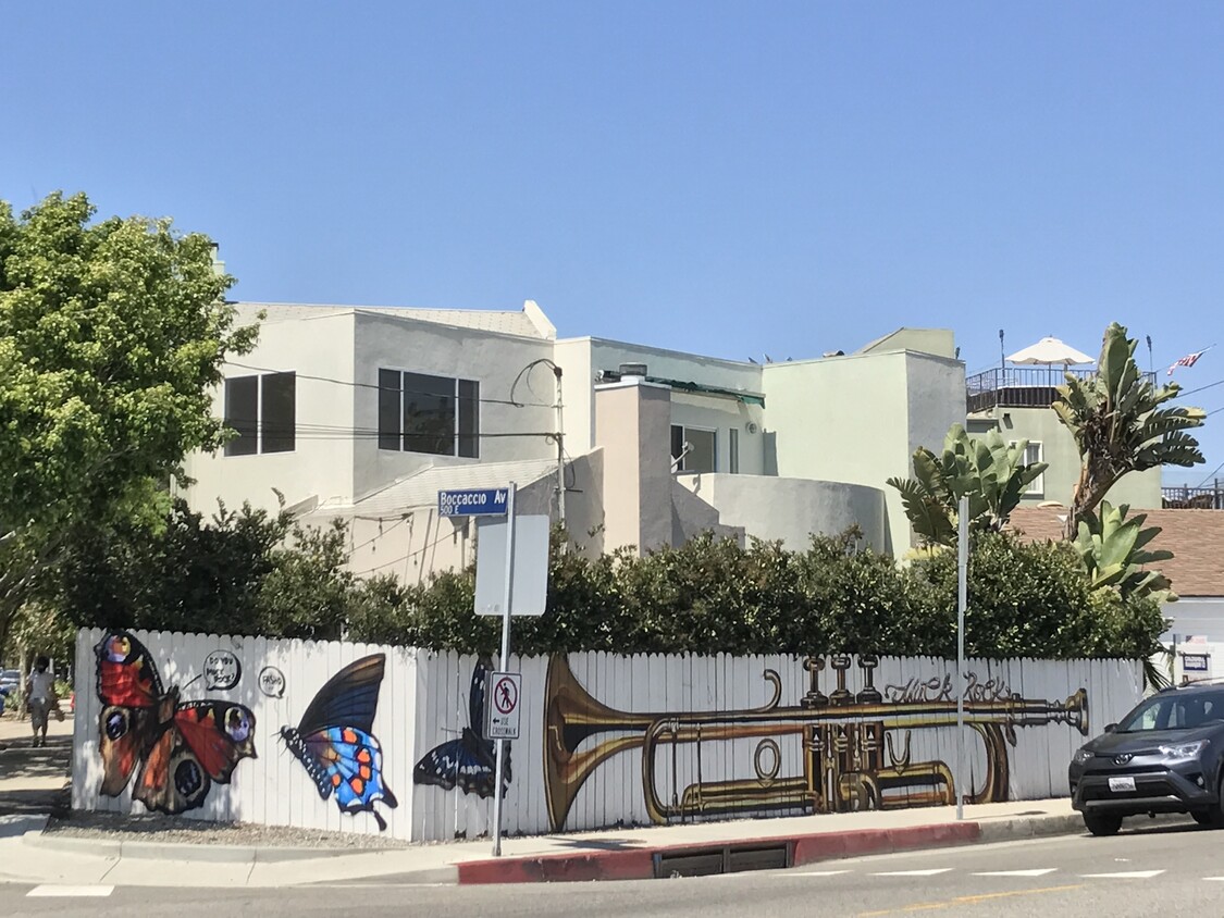 Primary Photo - 2332 Abbot Kinney Blvd