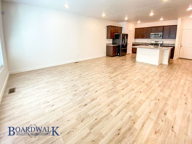 Foto del edificio - Beautiful 4 bedroom Townhome in West Valley!