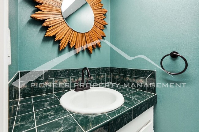 Building Photo - 655 S Xenon Ct