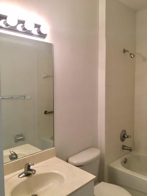 Building Photo - 3323 NE 11th Dr